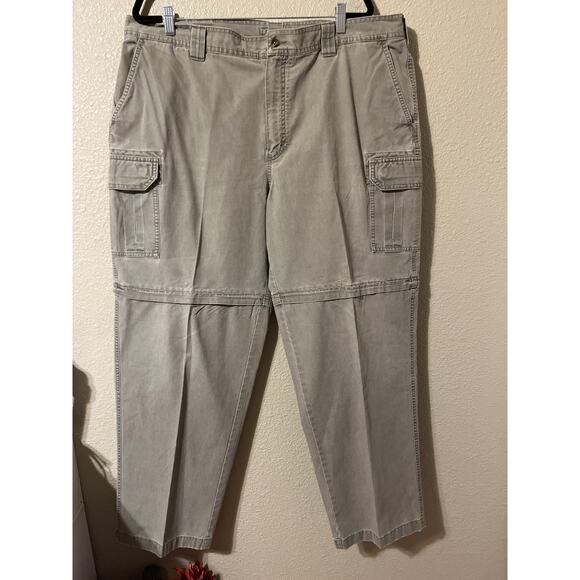 L.L. Bean men’s cargo pants with zip off legs - Picture 1 of 8